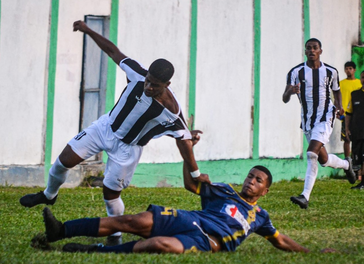 TIROTEIO interrompe Serra Macaense x Carapebus, jogo válido pelo Campeonato  Carioca Sub-20 : r/futebol