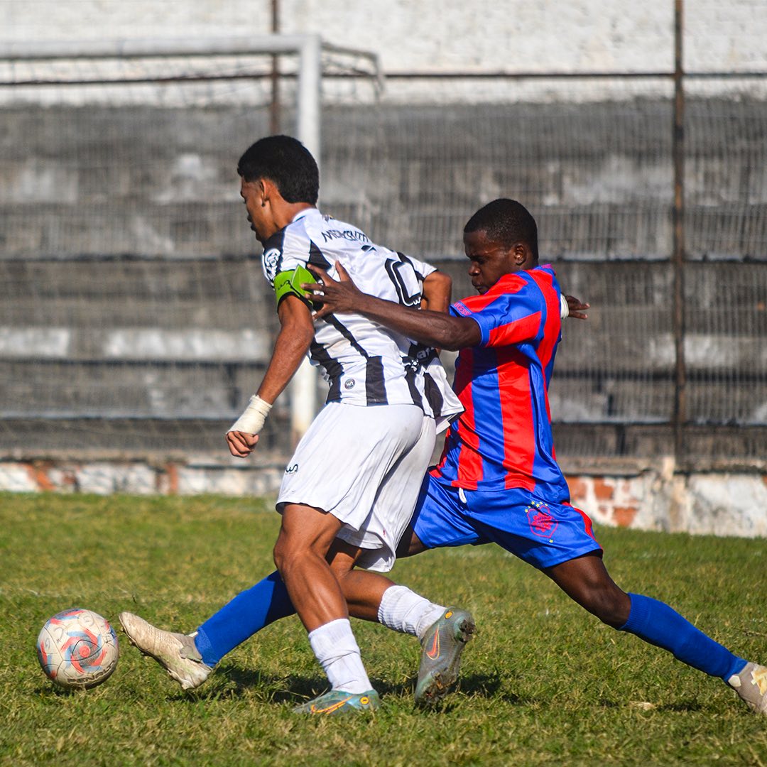 TIROTEIO interrompe Serra Macaense x Carapebus, jogo válido pelo Campeonato  Carioca Sub-20 : r/futebol