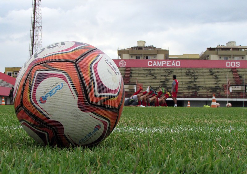 Estádio Giulite Coutinho (Foto: Gabriel Andrezo)